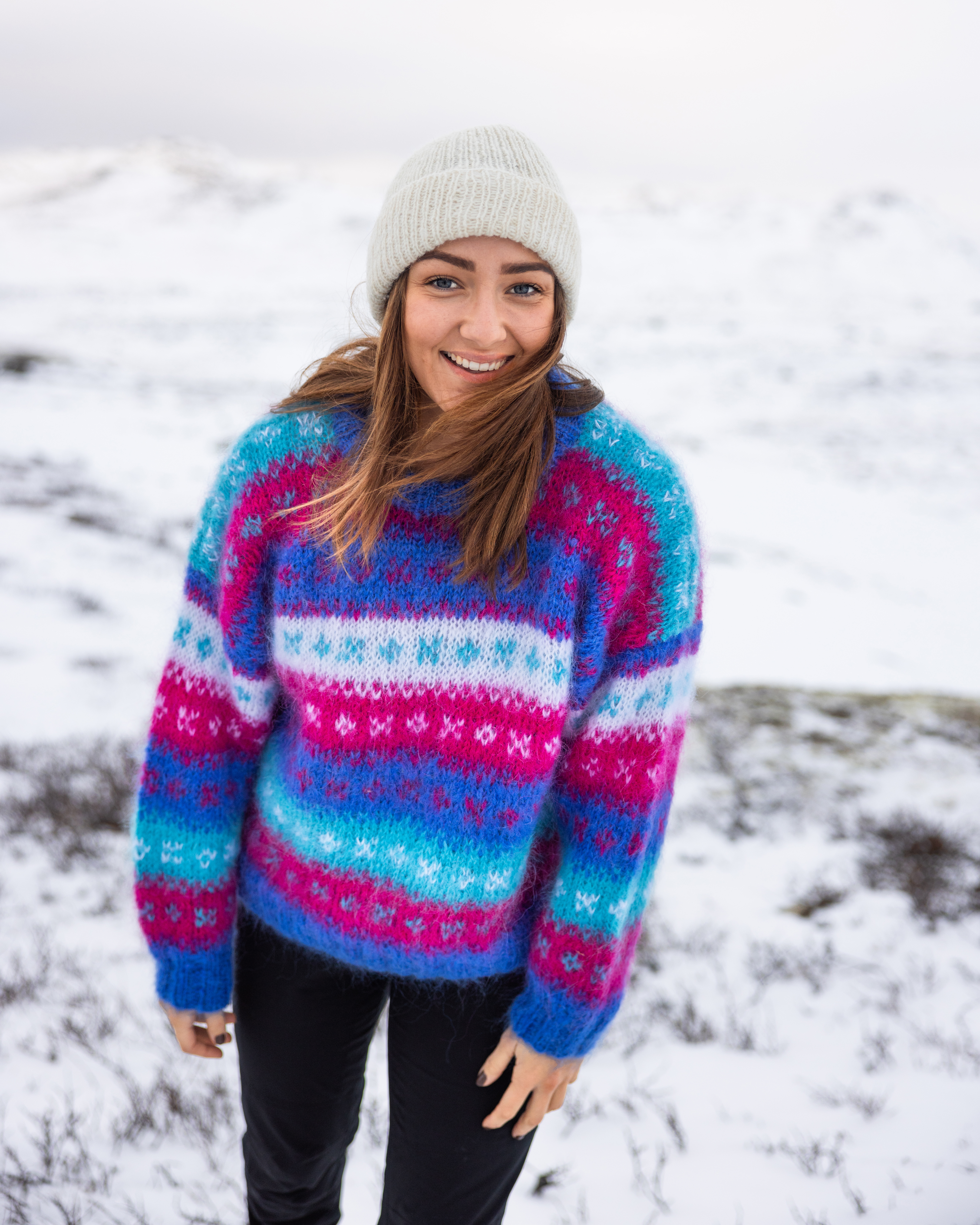 House of YarnHåndballgenser i Myk Påfugl