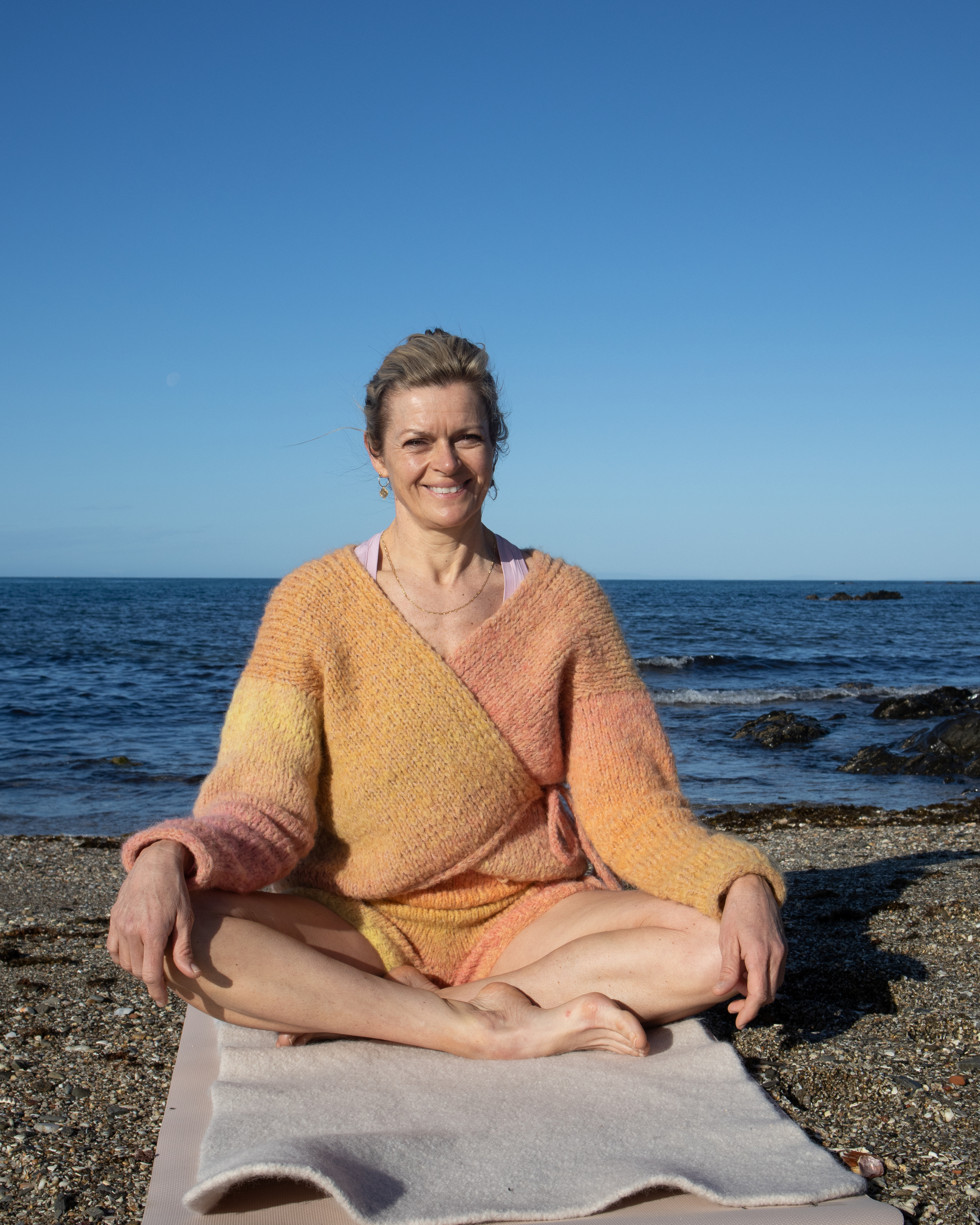 Ane Kydland ThomassenAura Omslagsjakke