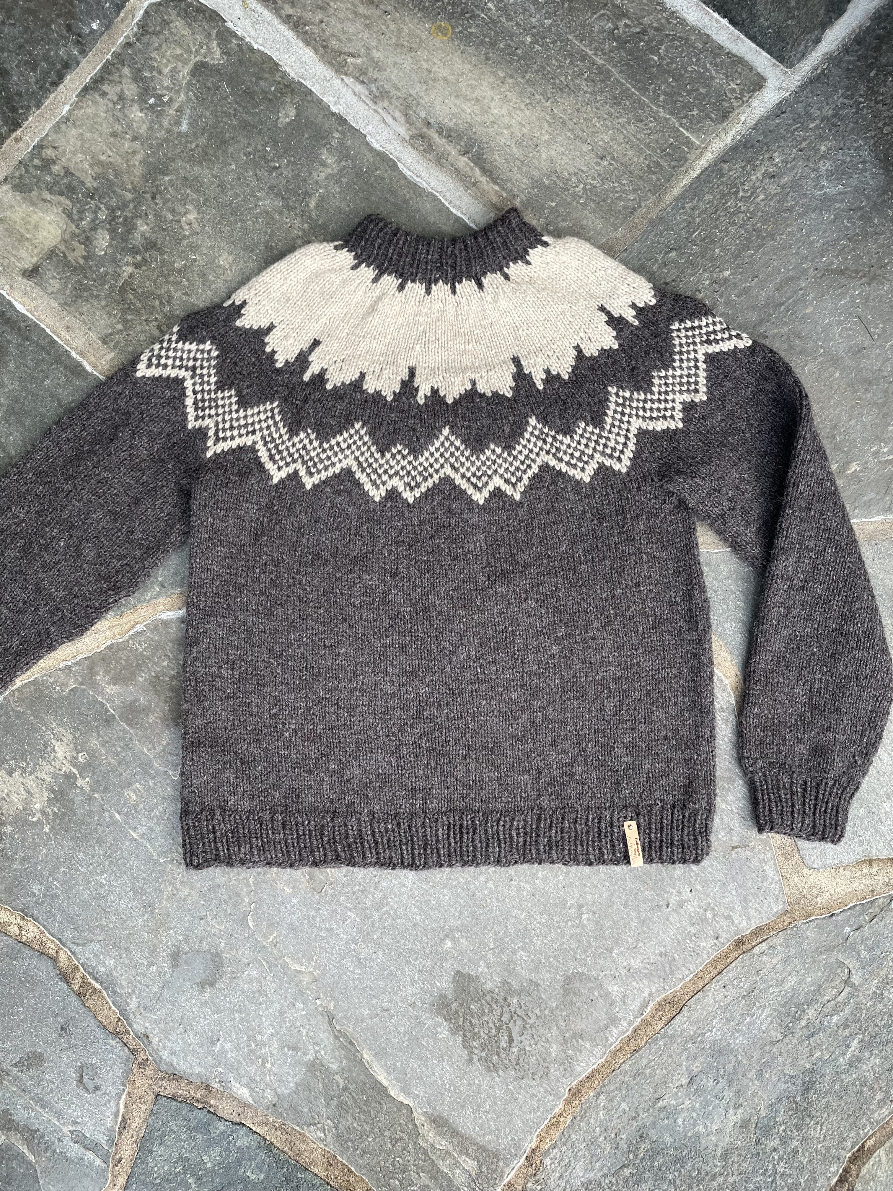 Trollveggen DesignTrollveggengenseren til dame - Hillesvåg