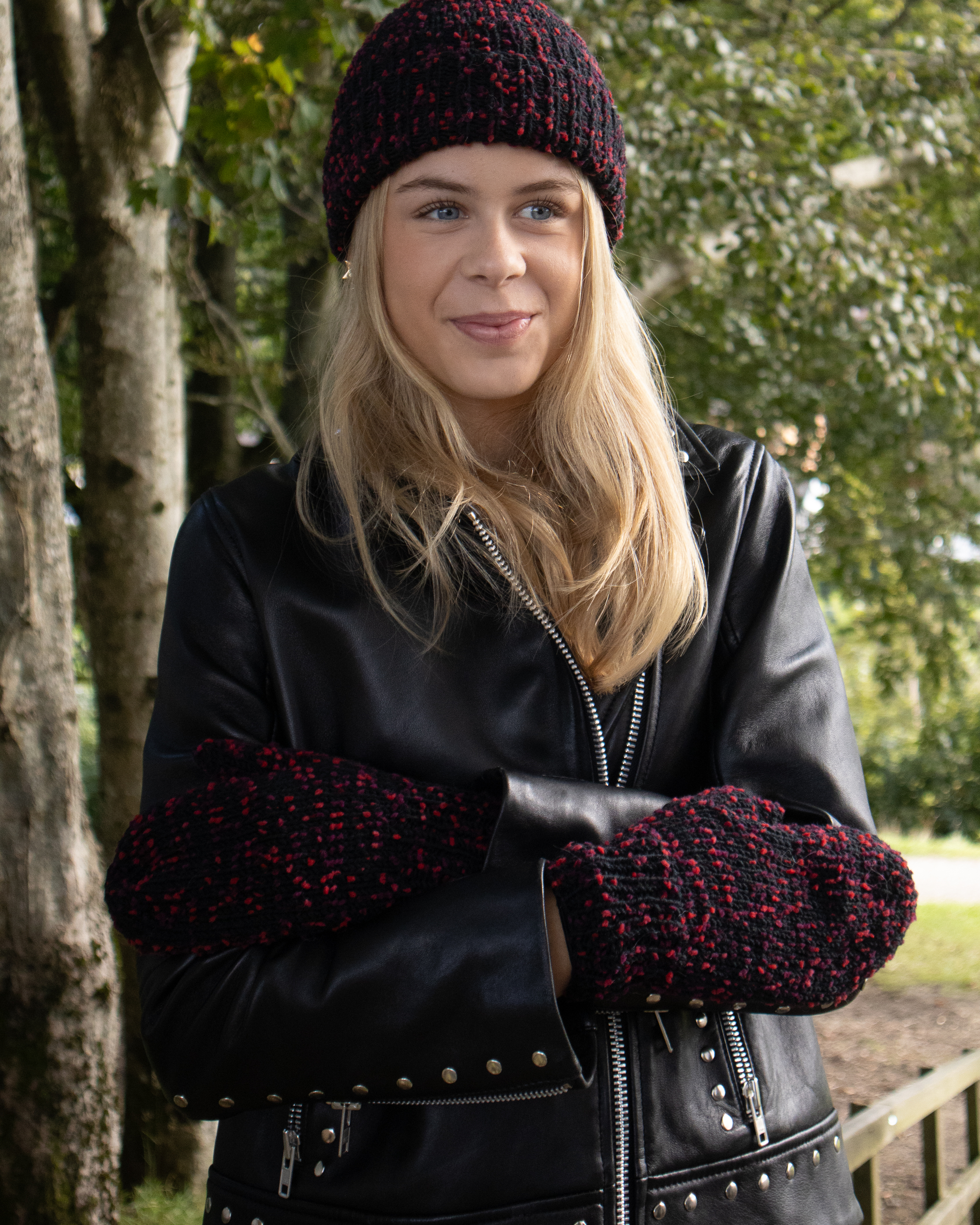 Mari Kalberg SkjævelandPloppi Votter Dame