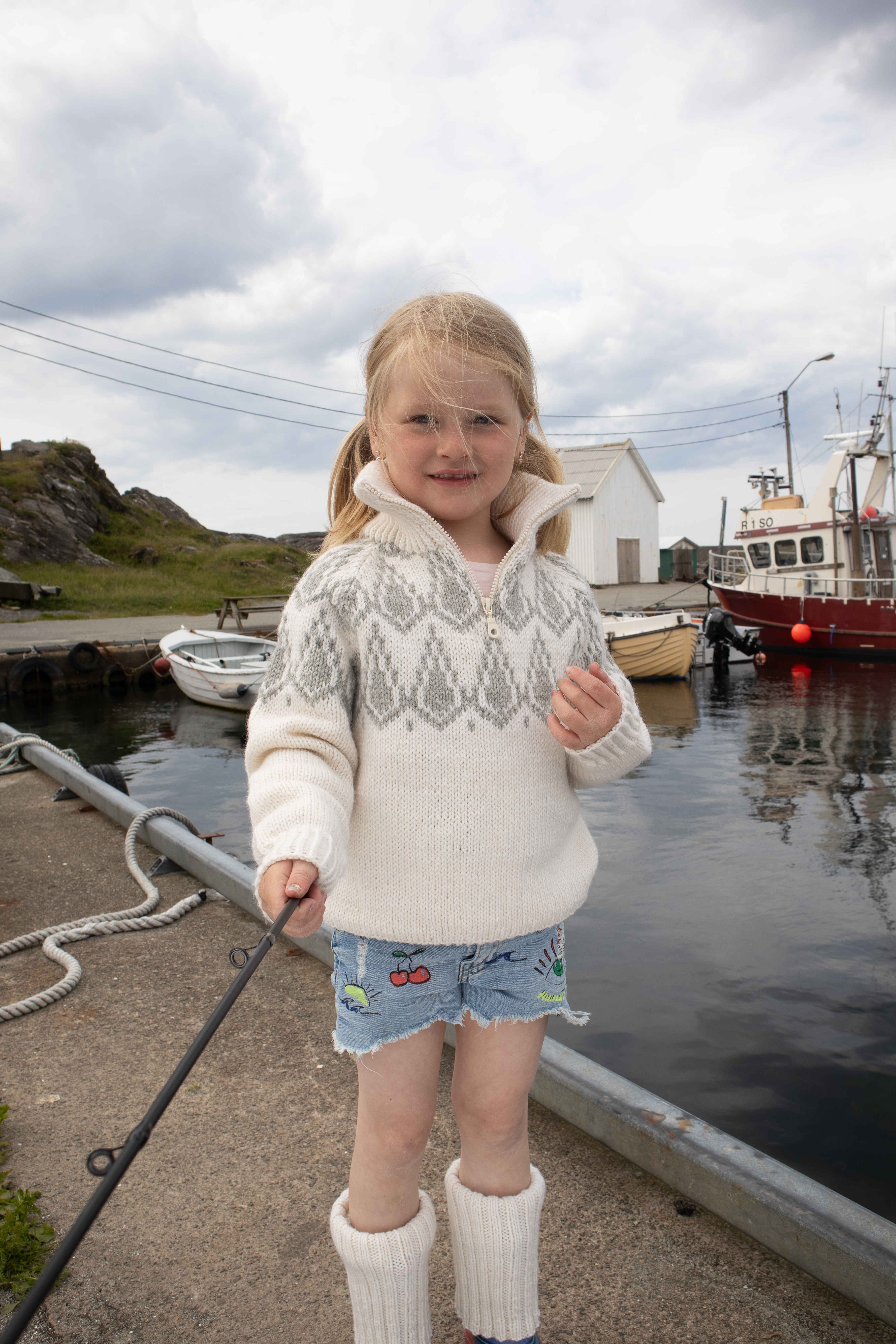 Eventyrlig Oppussing X House of YarnEventyrlig Zip-Genser Barn