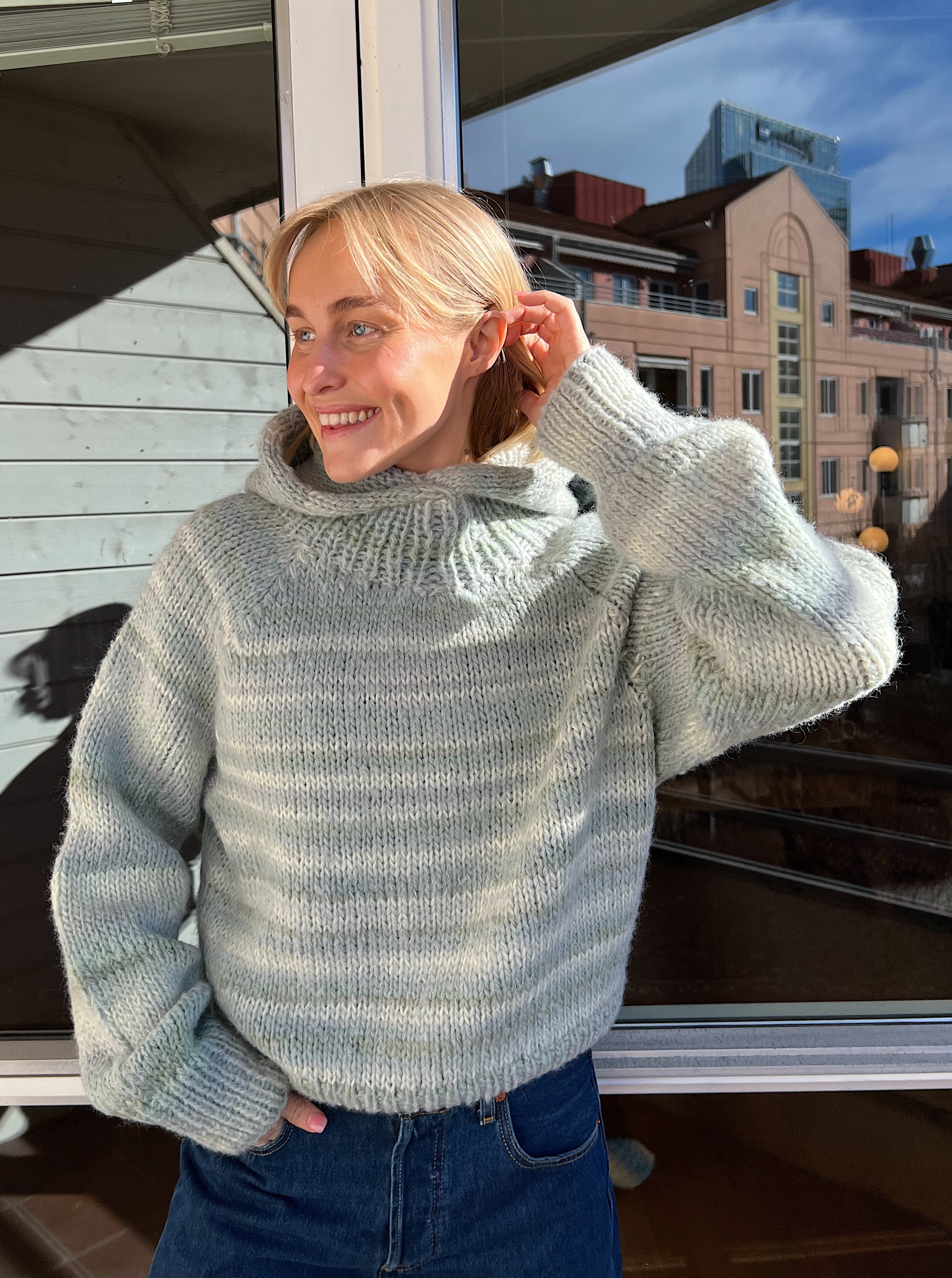 Brit Frafjord ØrstavikBalaklava genser - strikkepakke i Upcycle faerytale fra Du store Alpakka