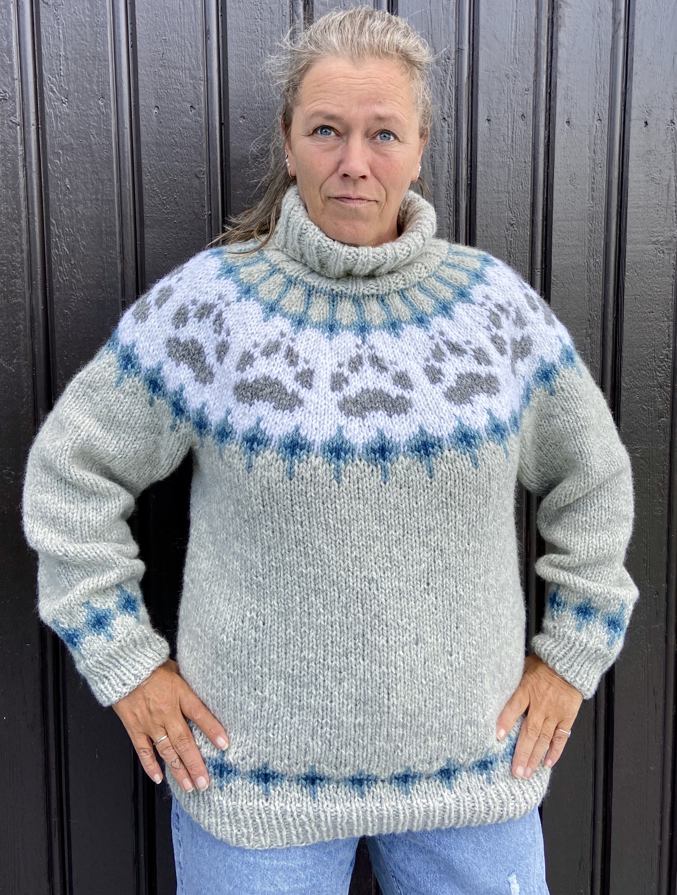 Linka NeumannVillmarksgenser - strikkepakker i Troll og Blåne designet av Linka Neumann med 4 mønsterfarger - strikkepakke