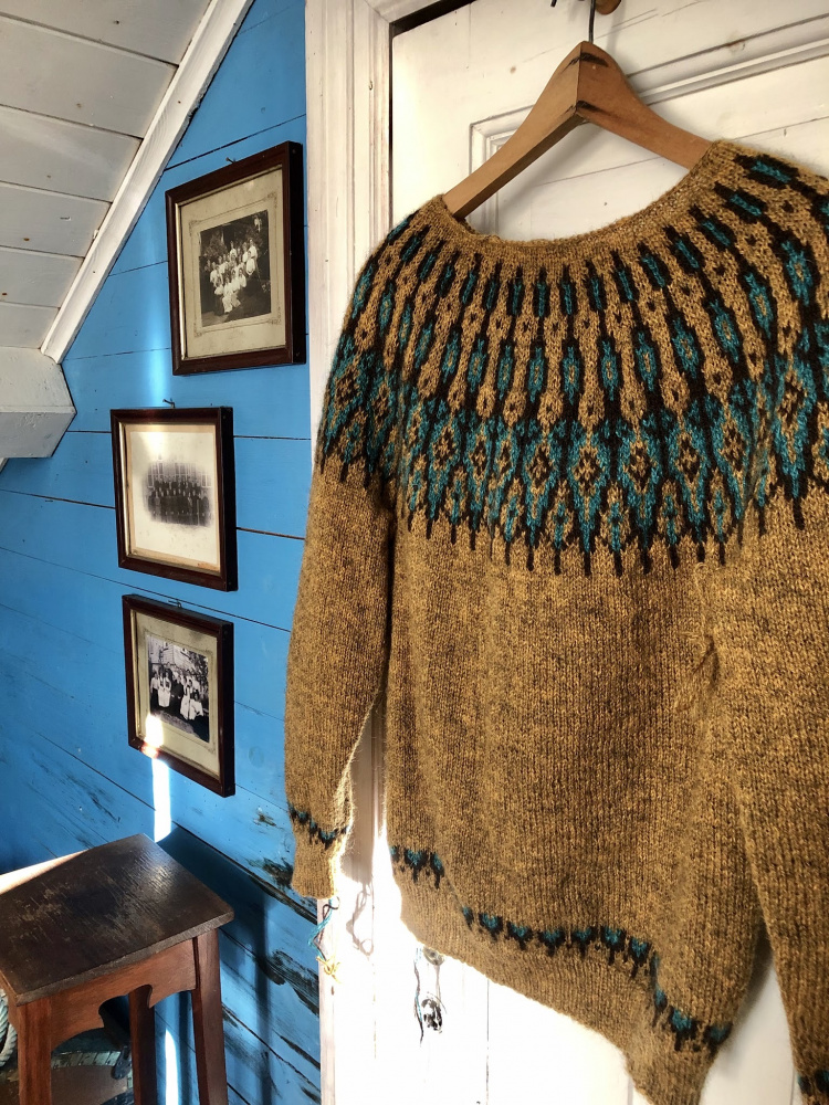 Linka NeumannTusseladd genser, garnpakke - designet av Linka Neumann