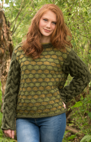 Kari HestnesSkogsalv genser og løs hals