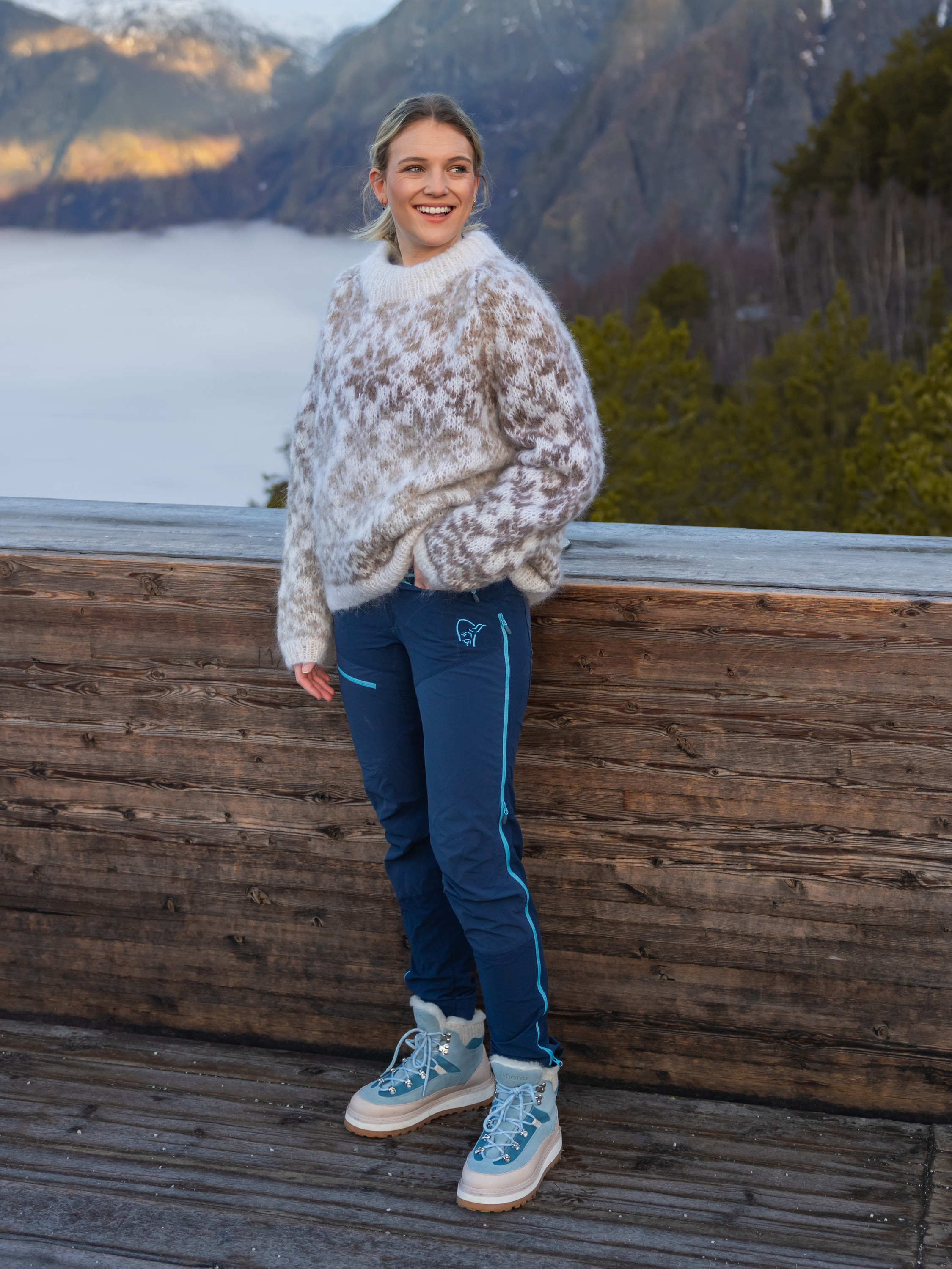 Hrönn JónsdóttirCarly Genser i Myk Påfugl og Caness