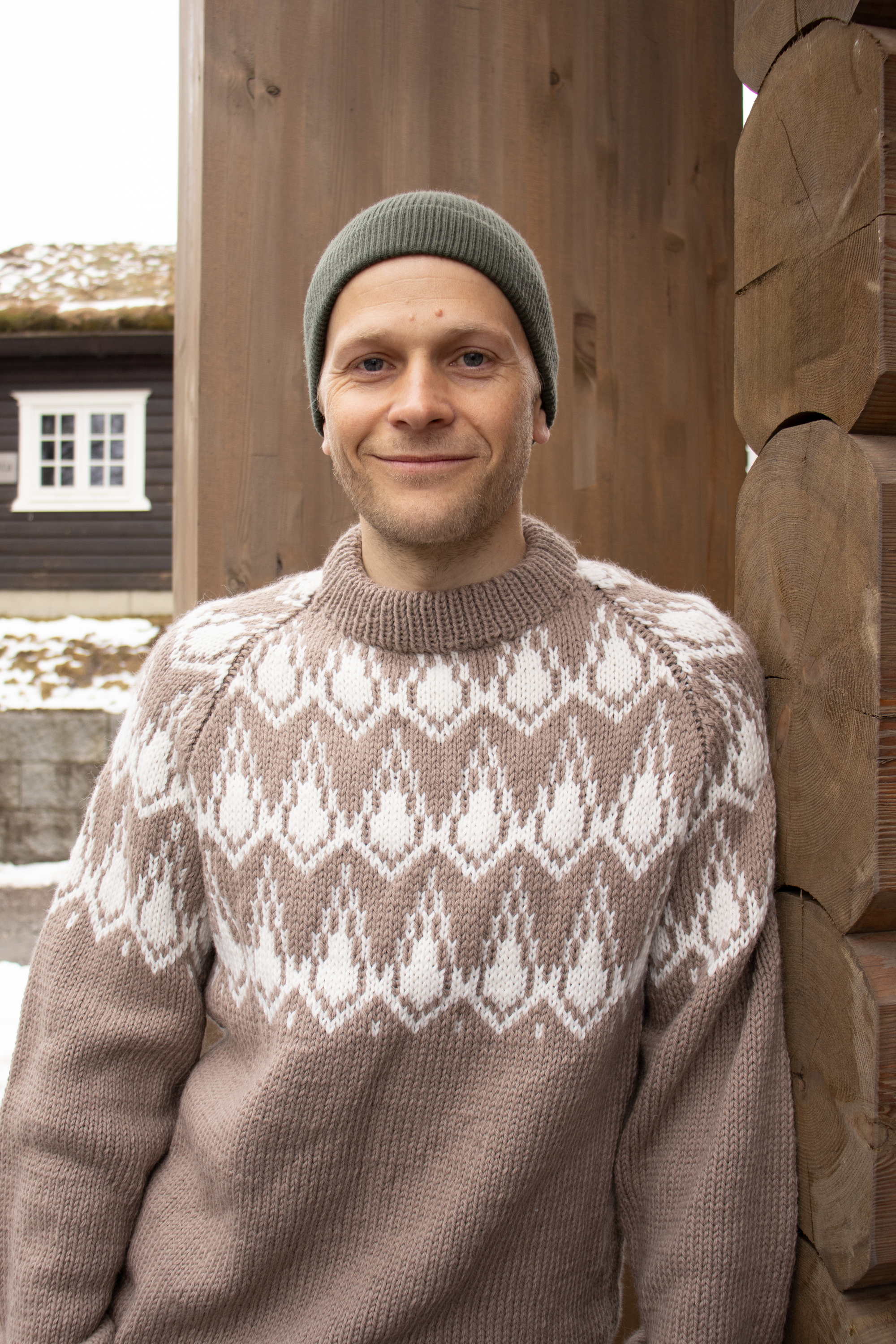 Eventyrlig Oppussing X House of YarnEventyrlig Genser