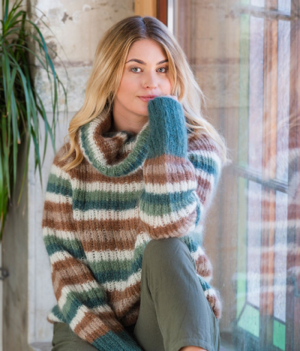 Mari Kalberg SkjævelandLomvi genser og løs hals