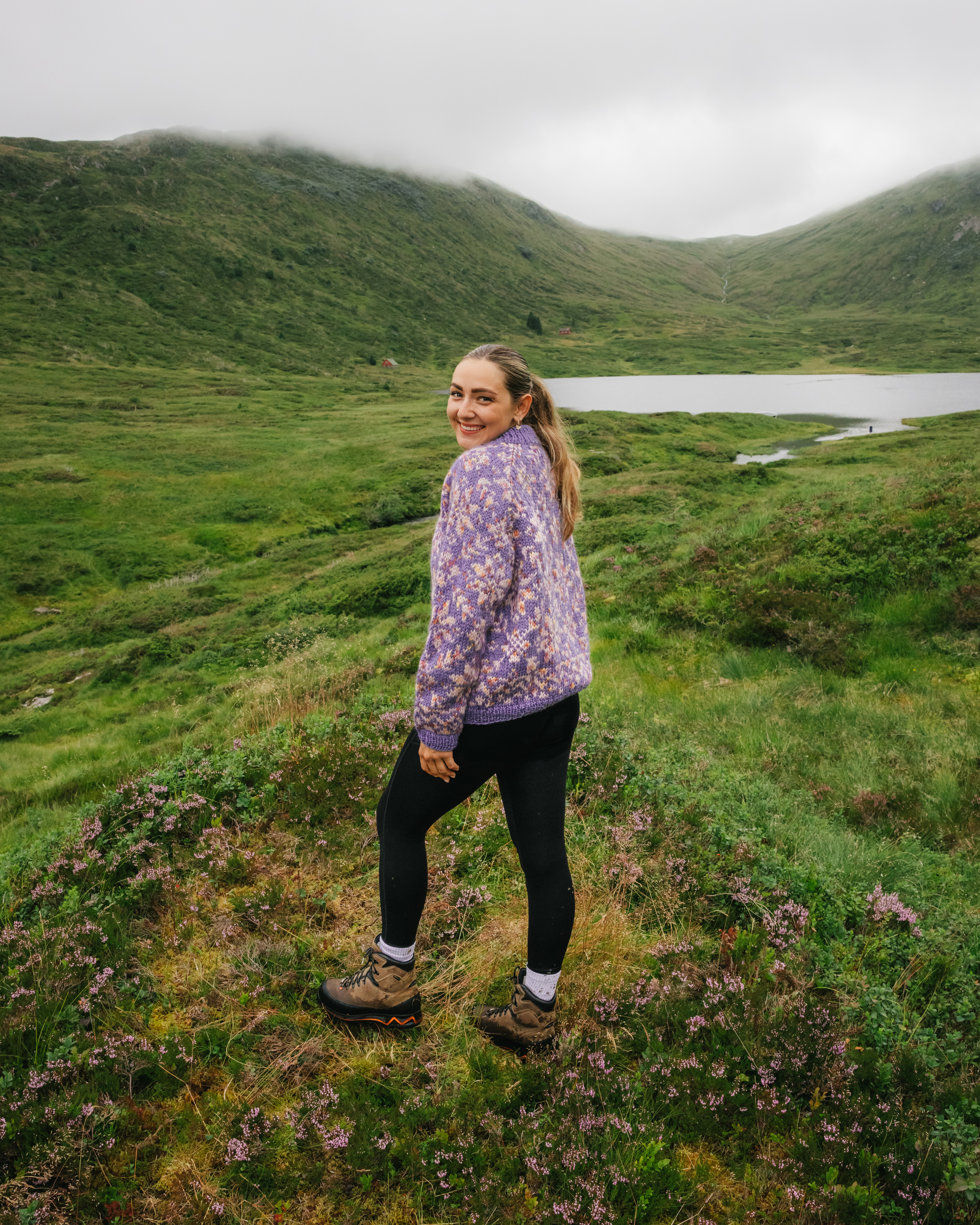 House of YarnCarly Genser i Cortina Soft