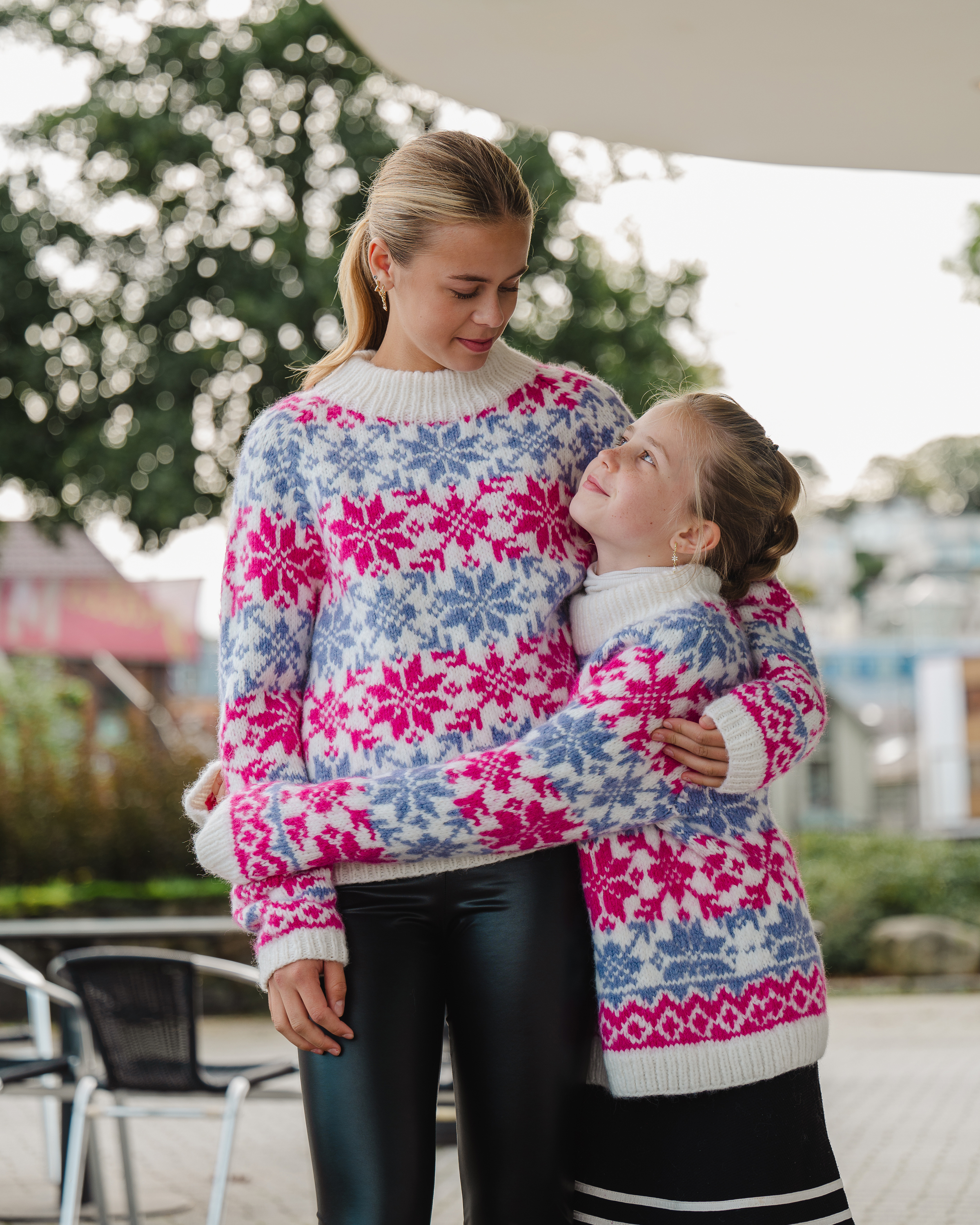 House of YarnCarly Genser i Pus