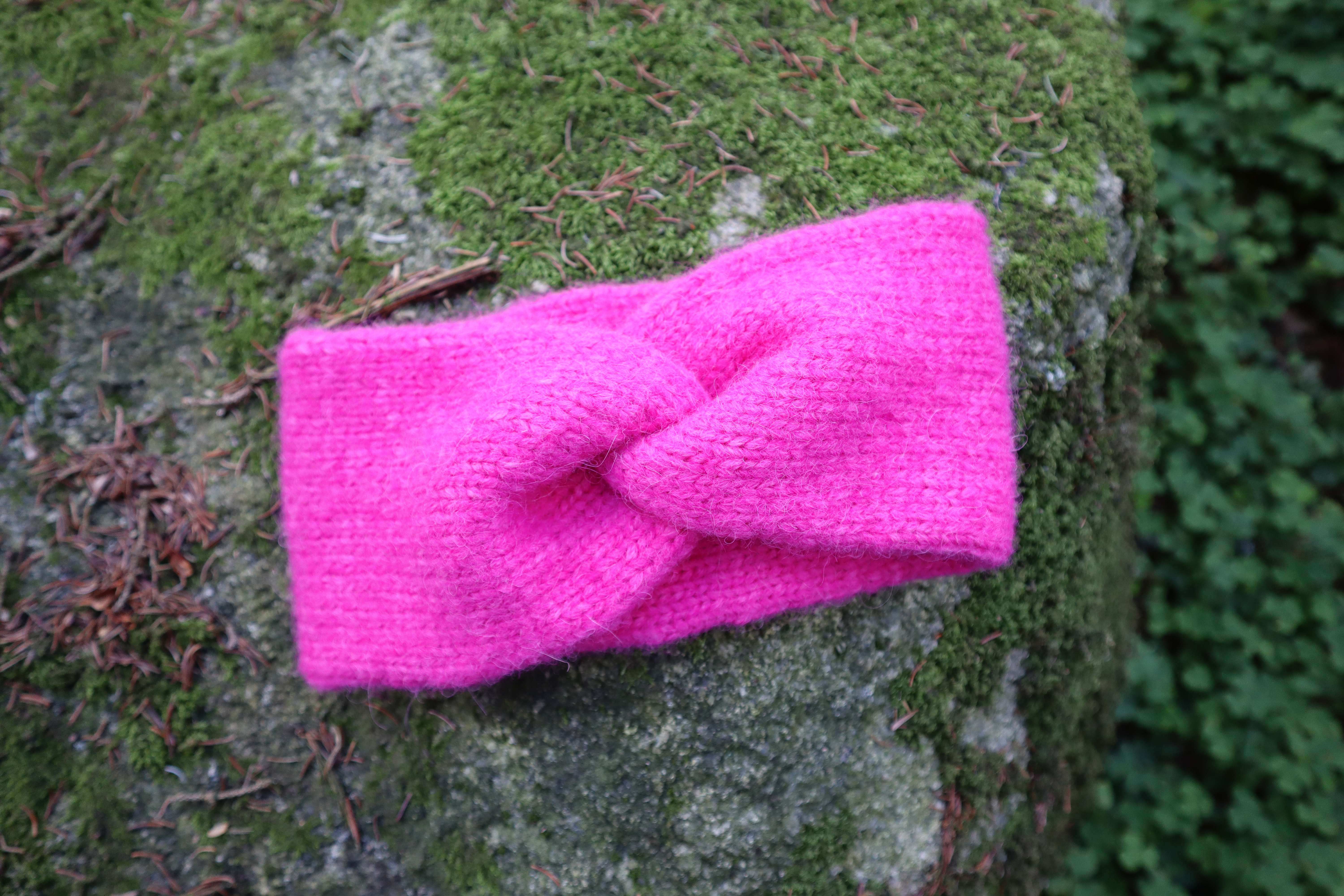 House of yarnRosa Sløyfe - Pannebånd sløyfe