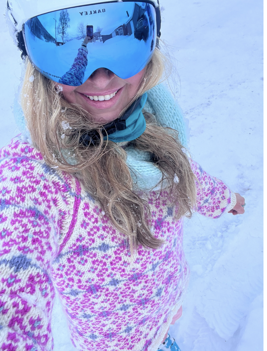 Pudderpikens Maritinind, strikkepakke i Fivel