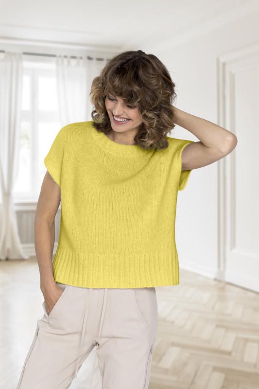 Torunn Elve 84-09B Nydelig sommervest i flotte farger. Strikkes i alpakka blandet med Kid mohair, silke og ull. 