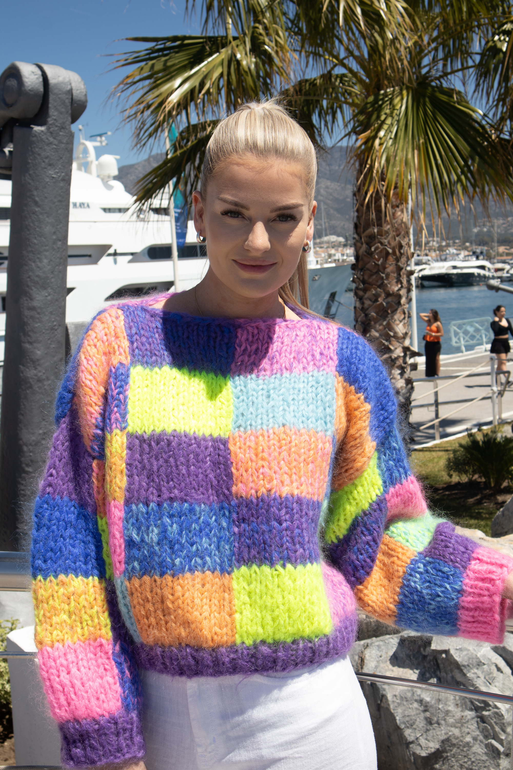 Mari Kalberg SkjævelandPatchlet Genser