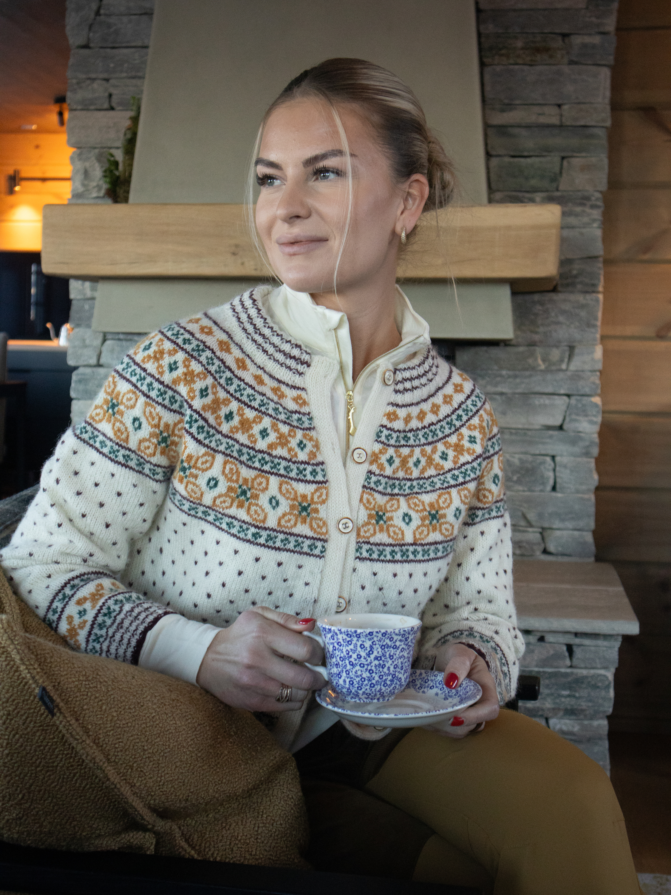 Dale GarnInger Jakke i Alpakka Wool