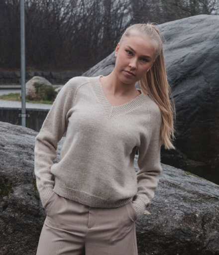 Mari Kalberg SkjævelandAlba Genser