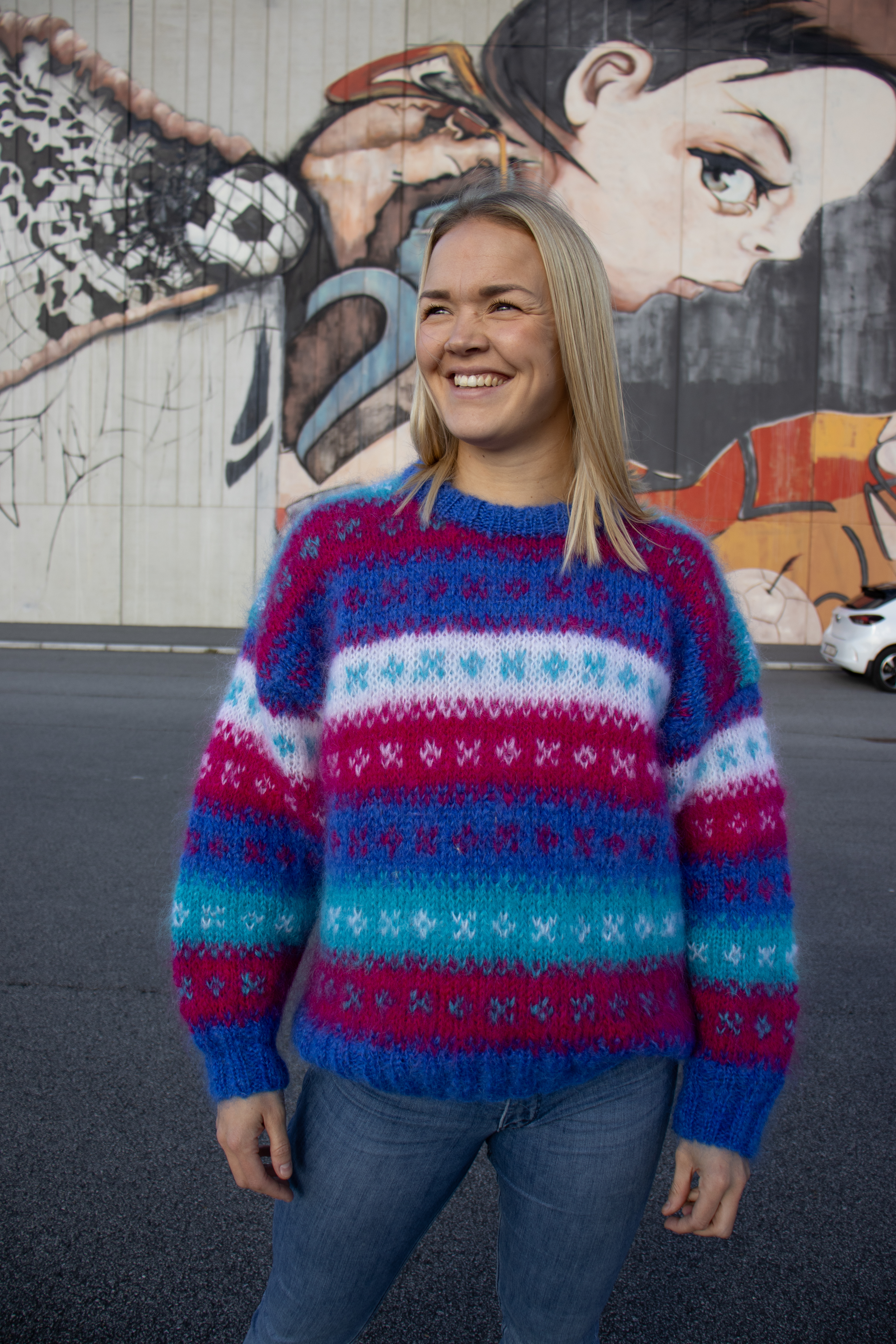 House of YarnHåndballgenser i Myk Påfugl