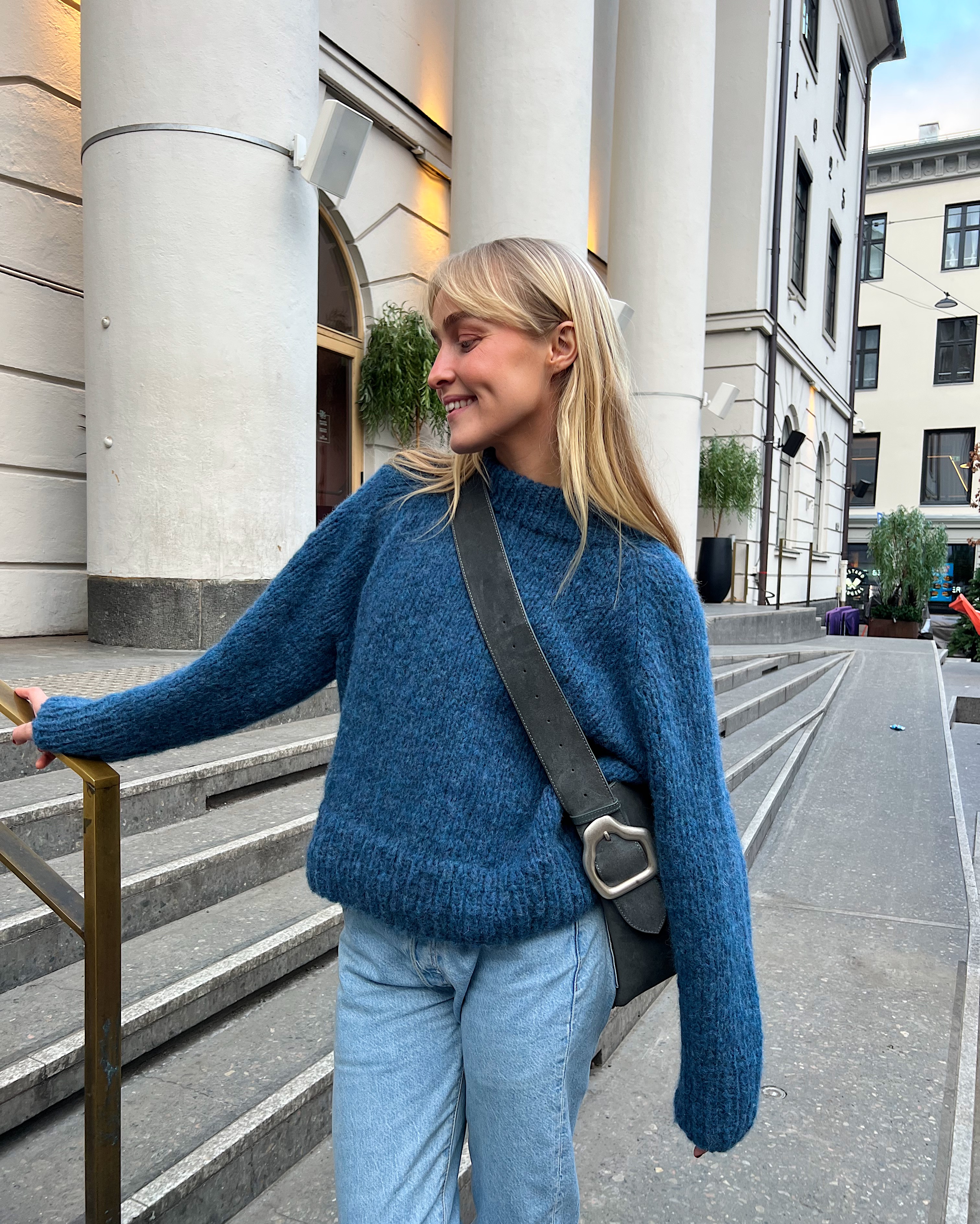 Øyunn Krogh by House of YarnLoose genser - strikkepakke i Upcycle faeryale fra Du store alpakka