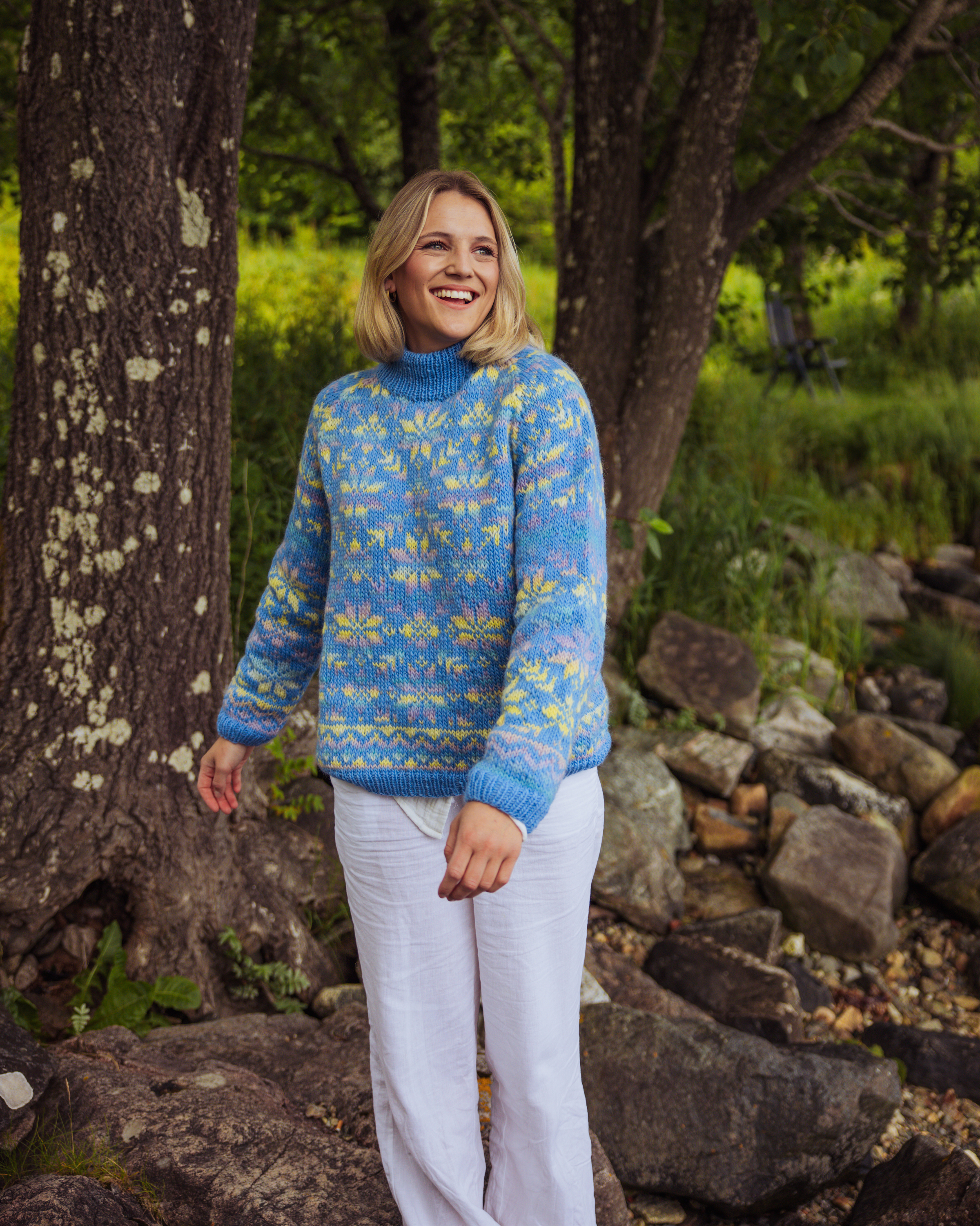 House of YarnCarly Genser i Older og Pretty Print