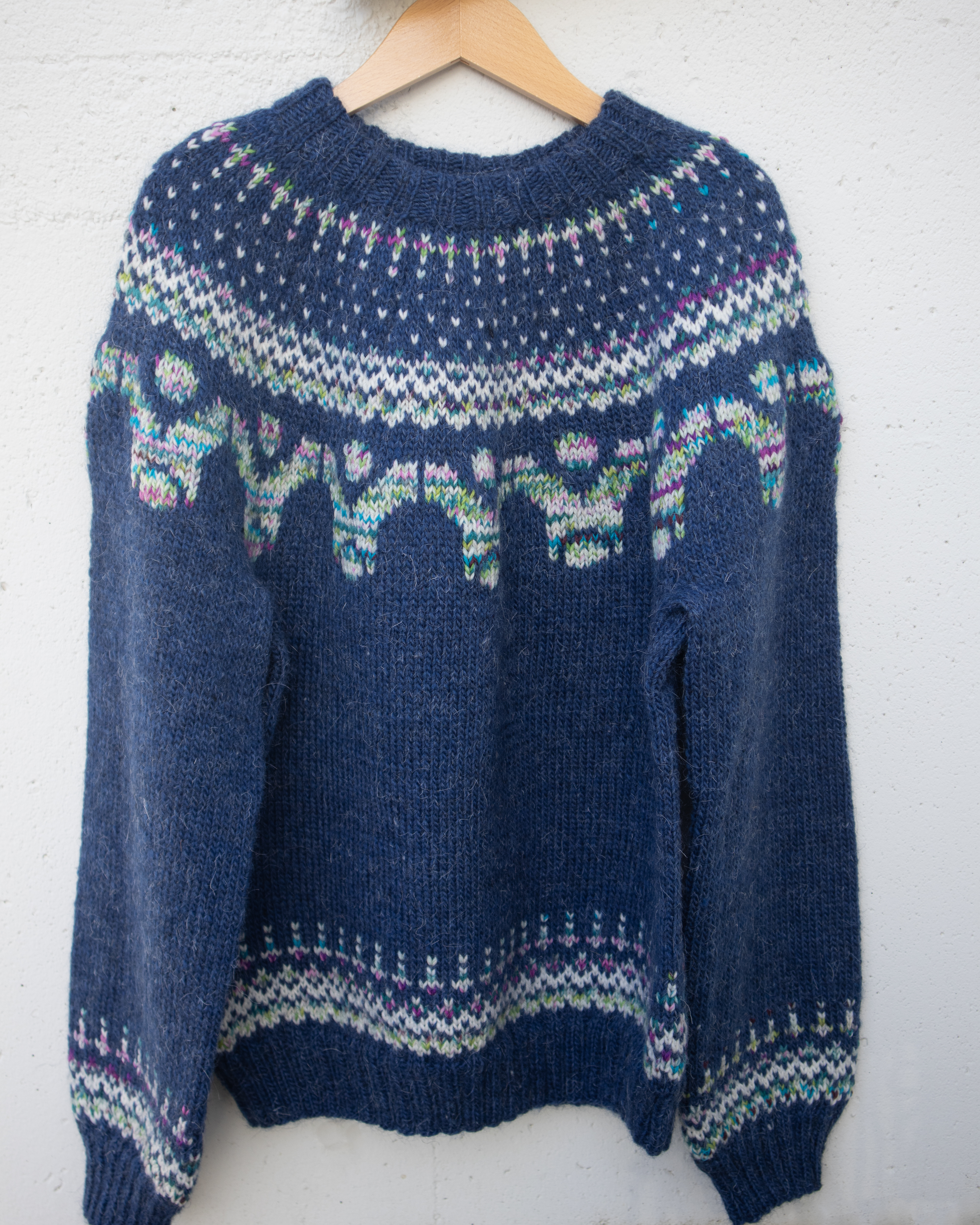 VM x House of YarnLitjåsen Genser