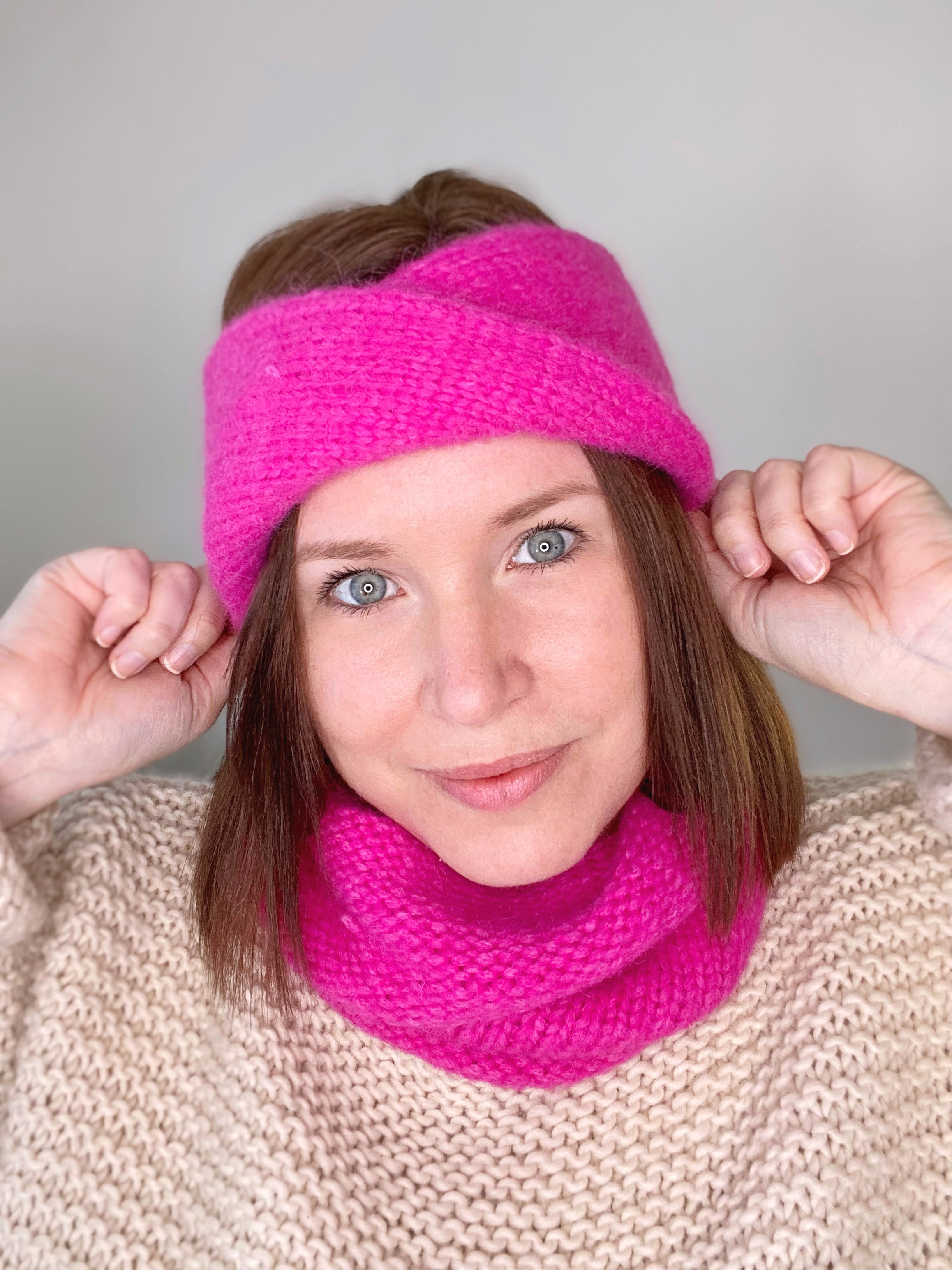 House of yarnRosa Sløyfe Pannebånd