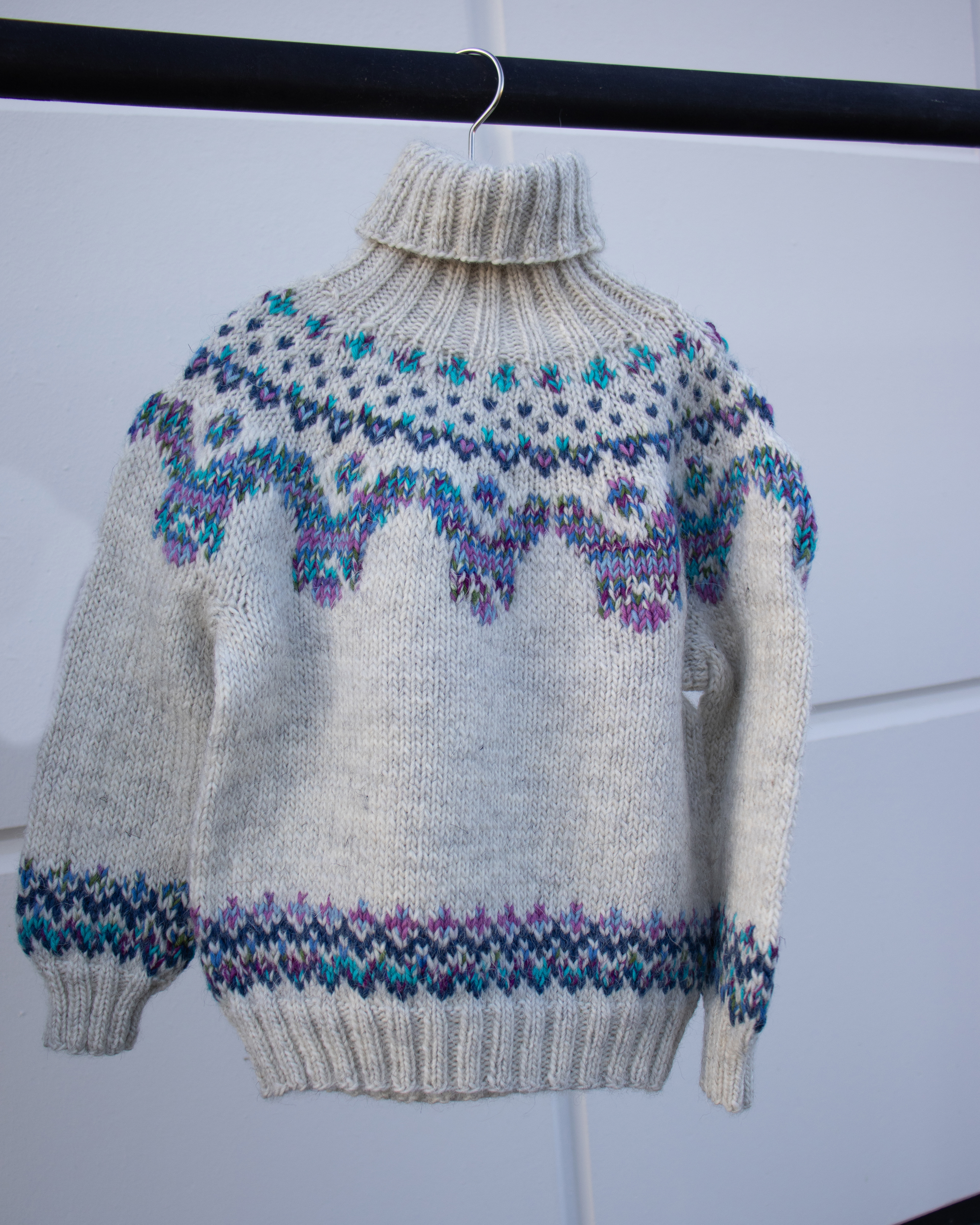 VM x House of YarnLitjåsen Barnegenser