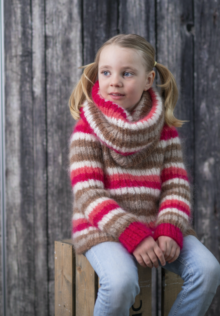 Mari Kalberg SkjævelandLomvi genser og løs hals